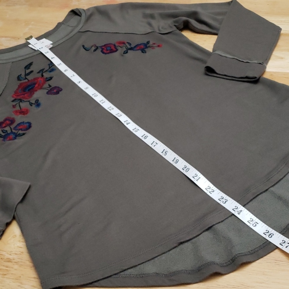 Knox Rose French Terry Floral Top - Picture 6 of 7